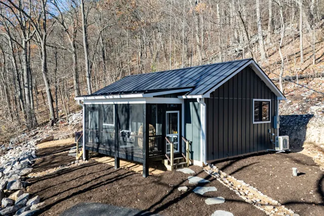 Mountainside Airbnb Home — photograph 7