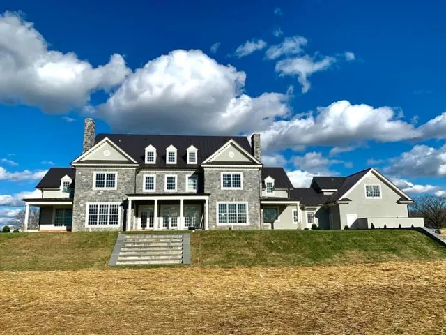Expansive Custom Home — photograph 4